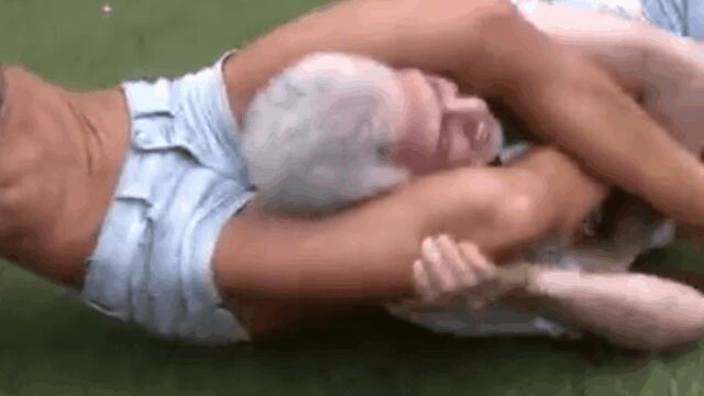 Muscular Girl Headscissors