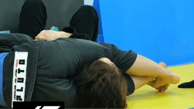 Asian Girl Headscissors