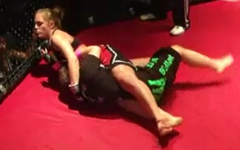 Headscissors Knockout – Scissors Choke in MMA