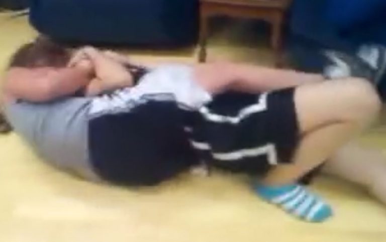 Bodyscissors tap out