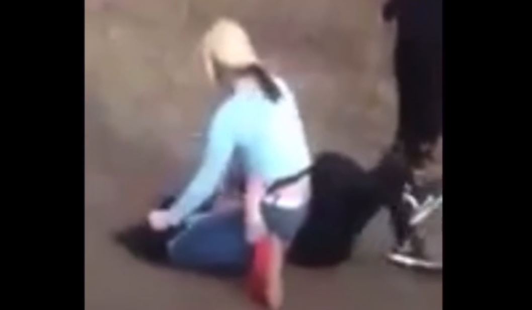 Girl Fight FaceSit