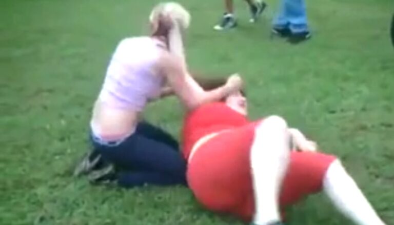 Small Girl Beat up Big Girl 6
