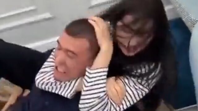Girl taps out a guy — Male vs Female
