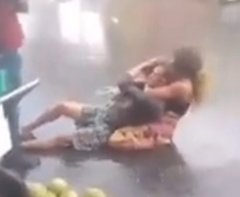 Woman beat up a robber