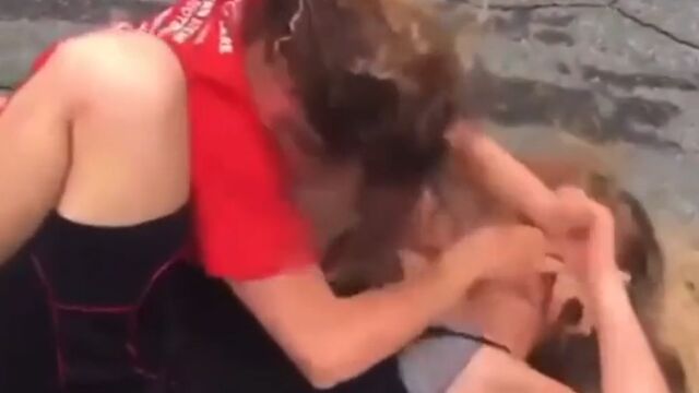 Female Street Fight — Catfight