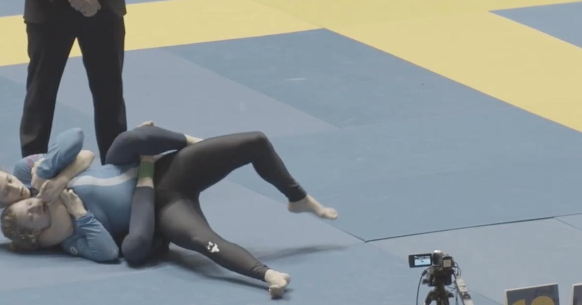 Small girl locks a body triangle on a 180lb girl