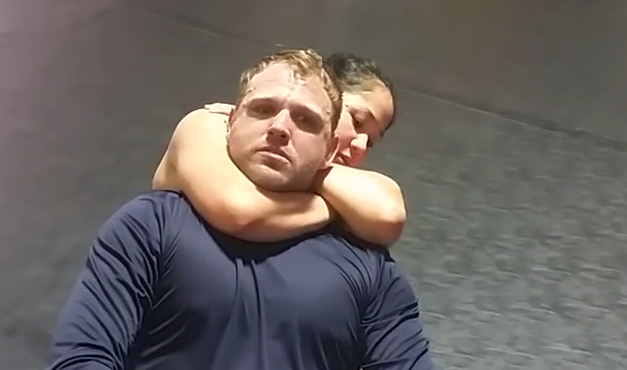 JiuJitsu Girl chokes out a Man