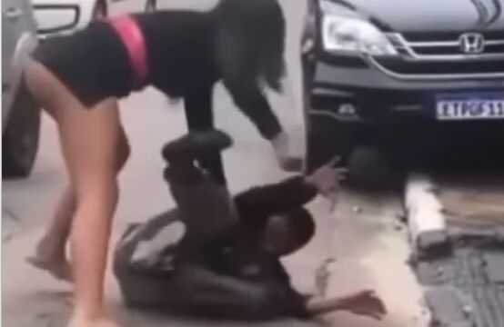 Woman beat up a man who harassed — Man vs Woman