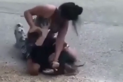 Facesitting Girl Fight