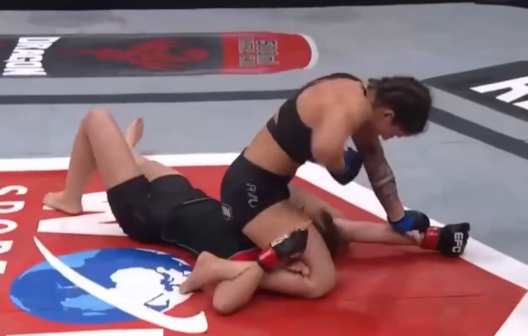Facesitting fight in Womens MMA