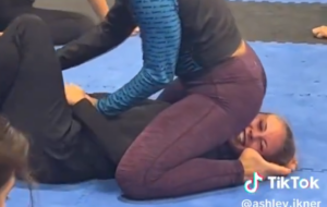 Facesitting in Jiujitsu 389