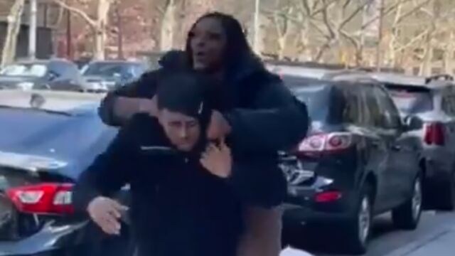 Woman Beat Up A man for harassing her 398 — Mixed Fight