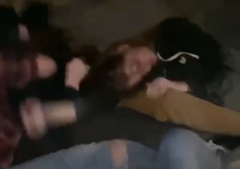 Girl Fight Headscissors 405