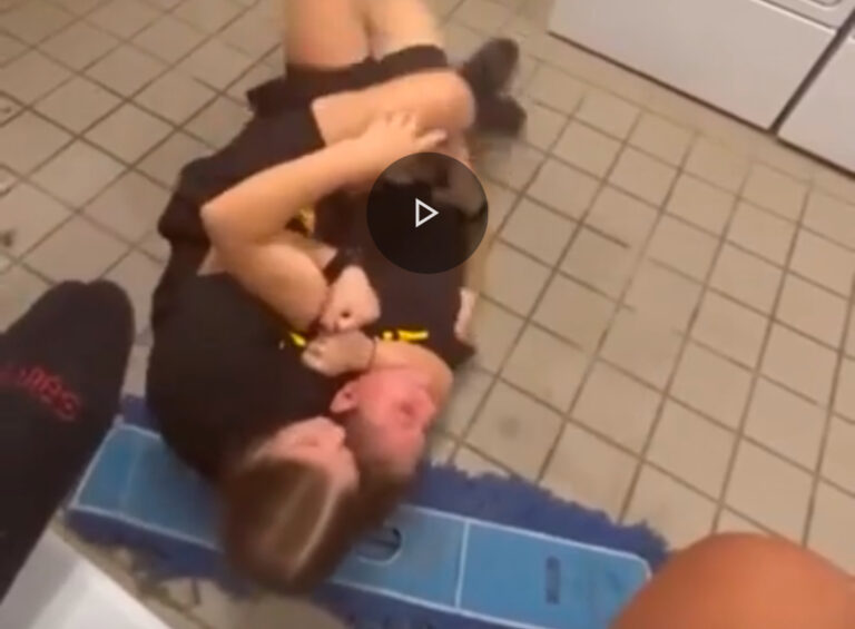 Girl Fight chokeout 409