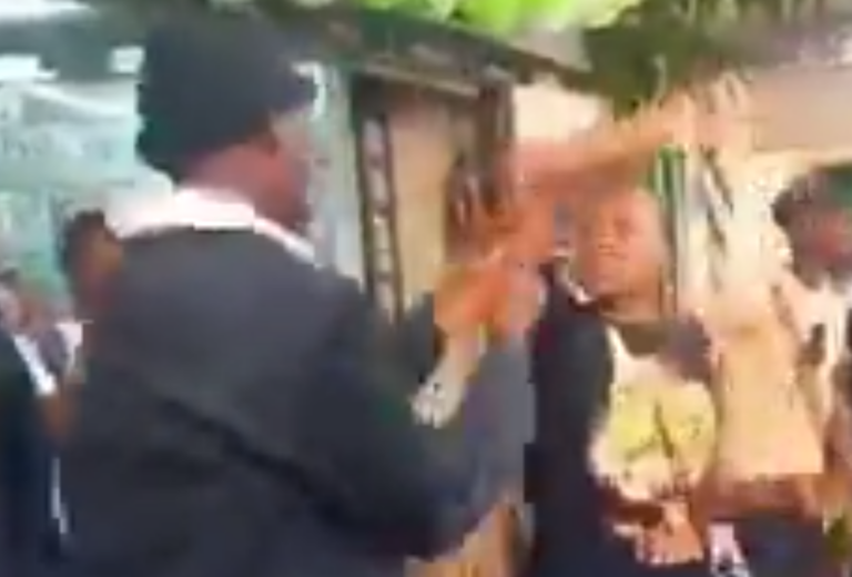 Woman Slaps a man 412