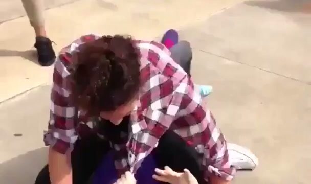 Girl Fight 346 : Humiliating Beatdown