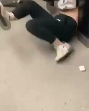 Girl Fight 661 : Crazy Washroom Fight