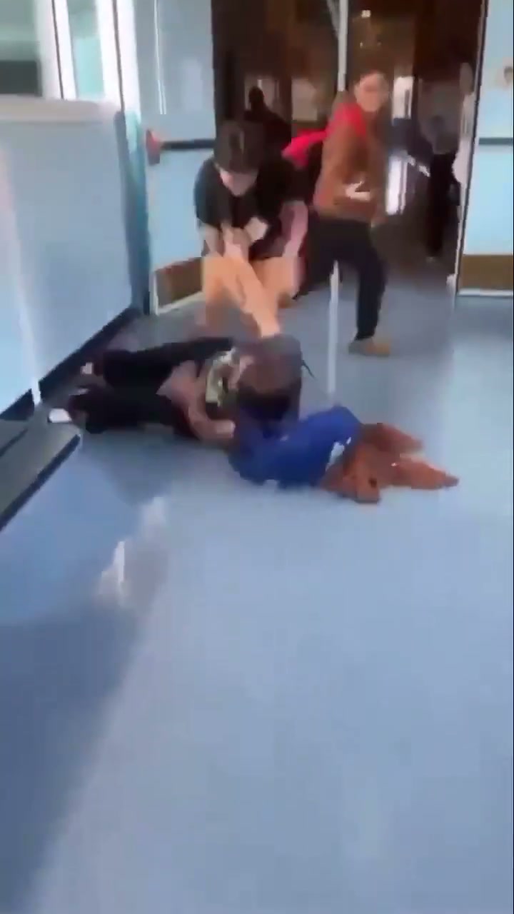 Girl Fight 686