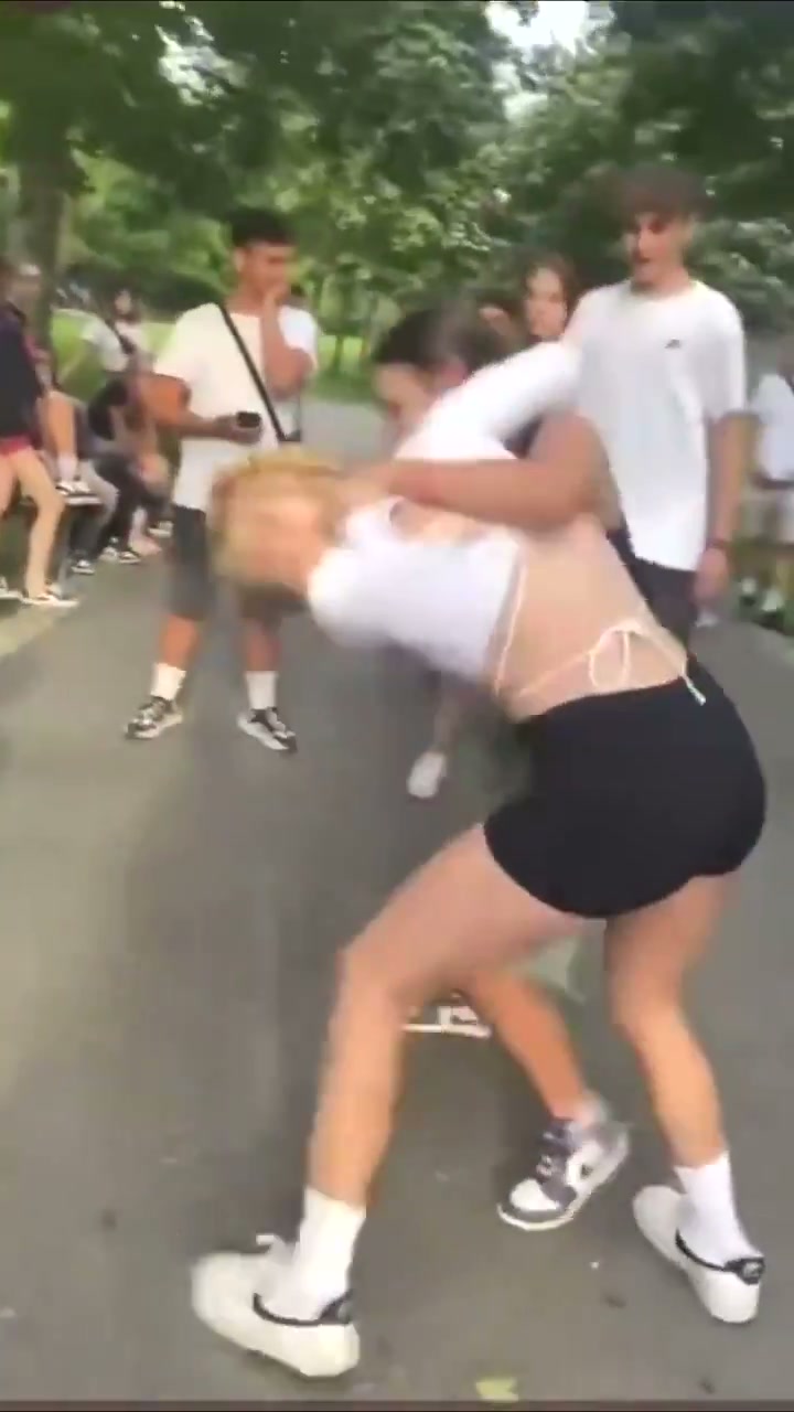 Girl Fight 689