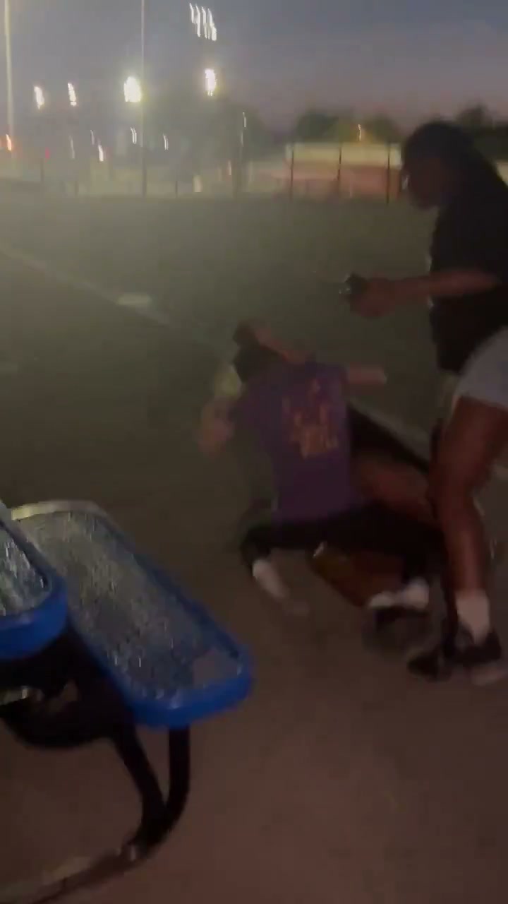 Girl Fight 796 : Small White Girl Beat Up Big Black Girl