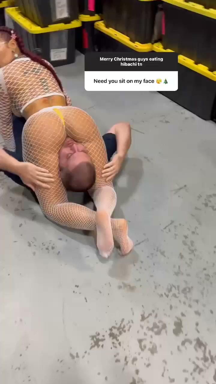Ms Trigga Happy Reverse Headscissors