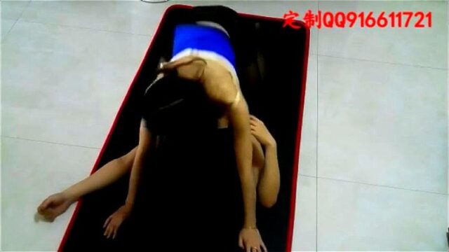 Chinese Girl Headscissors